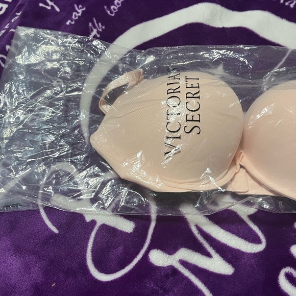 *Victoria Secret* - Picture 3 of 4